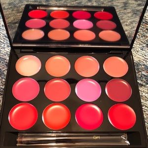 New- ISH lip statement palette